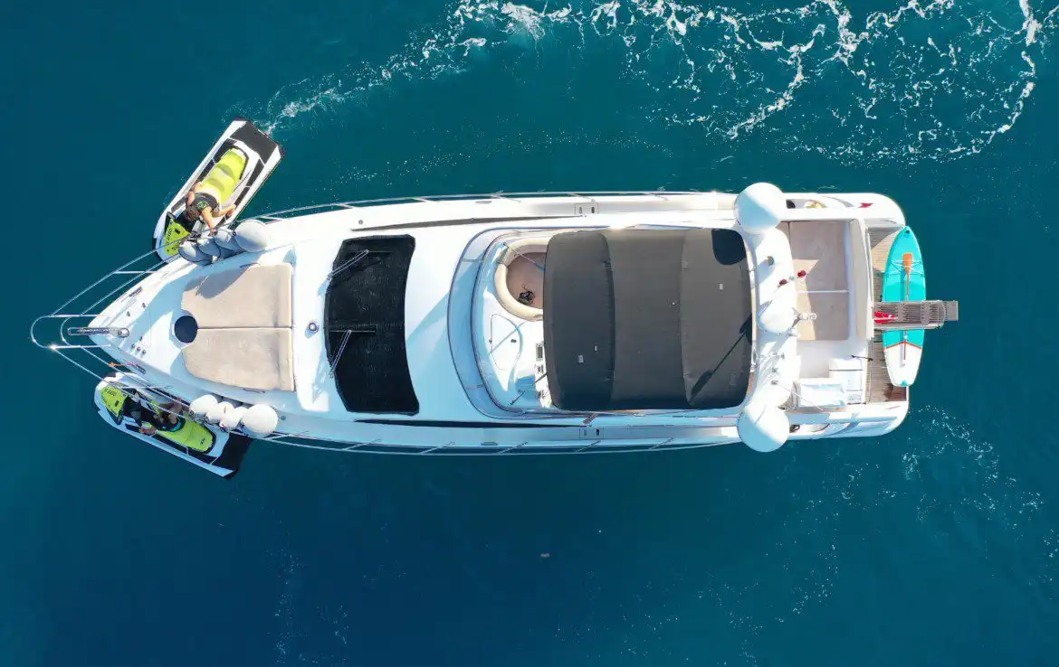 Kemer Yat Kiralama 17m Azimut 50 Fly